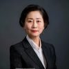 私人财富管理专家林雅婷女士，专注高净值人群行为研究，身着正装背景简洁专业